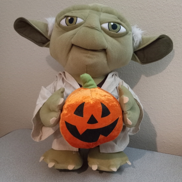 Star Wars Yoda With Pumpkin  Halloween Decoration/Plush 19"Tall,18" Ear to Ear. - Picture 1 of 13